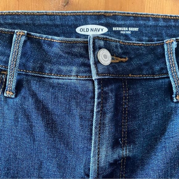 OLD NAVY Size 10 Blue High Rise Bermuda Denim Jean 7” Shorts - Picture 2 of 16